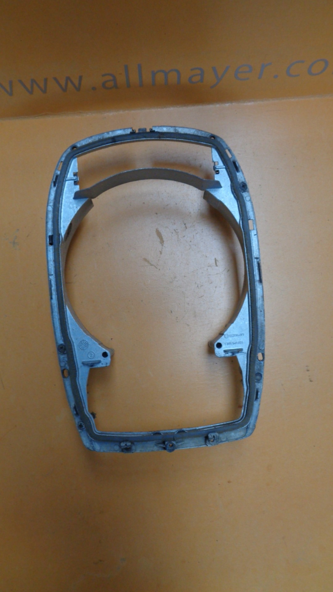 Scheinwerferrahmen für Mercedes W114, W115