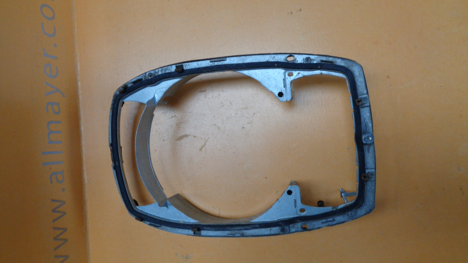 Scheinwerferrahmen für Mercedes W114, W115 – Bild 6