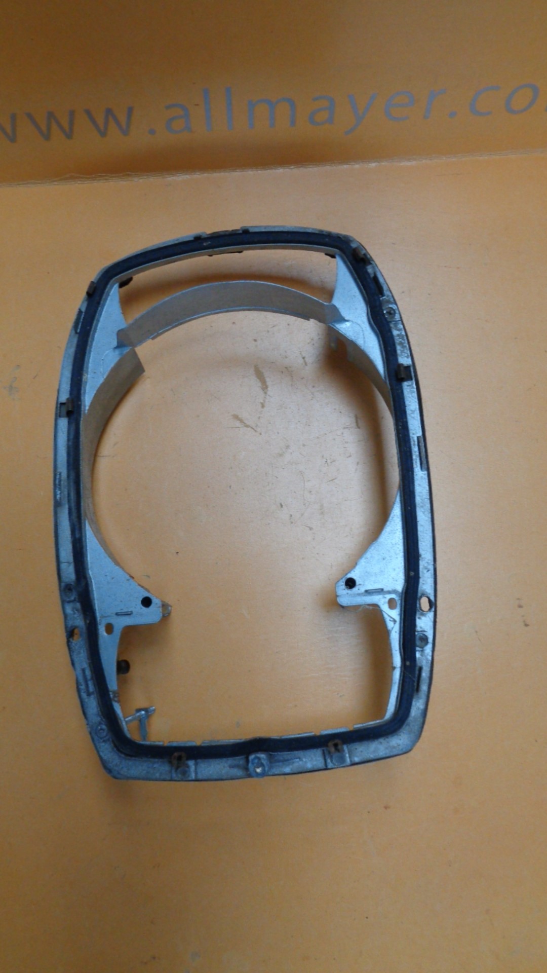 Scheinwerferrahmen für Mercedes W114, W115 – Bild 7