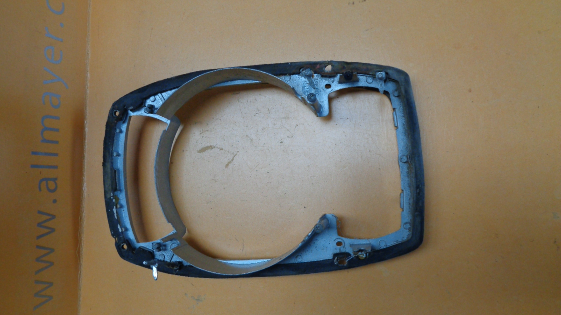 Scheinwerferrahmen für Mercedes W114, W115 – Bild 3