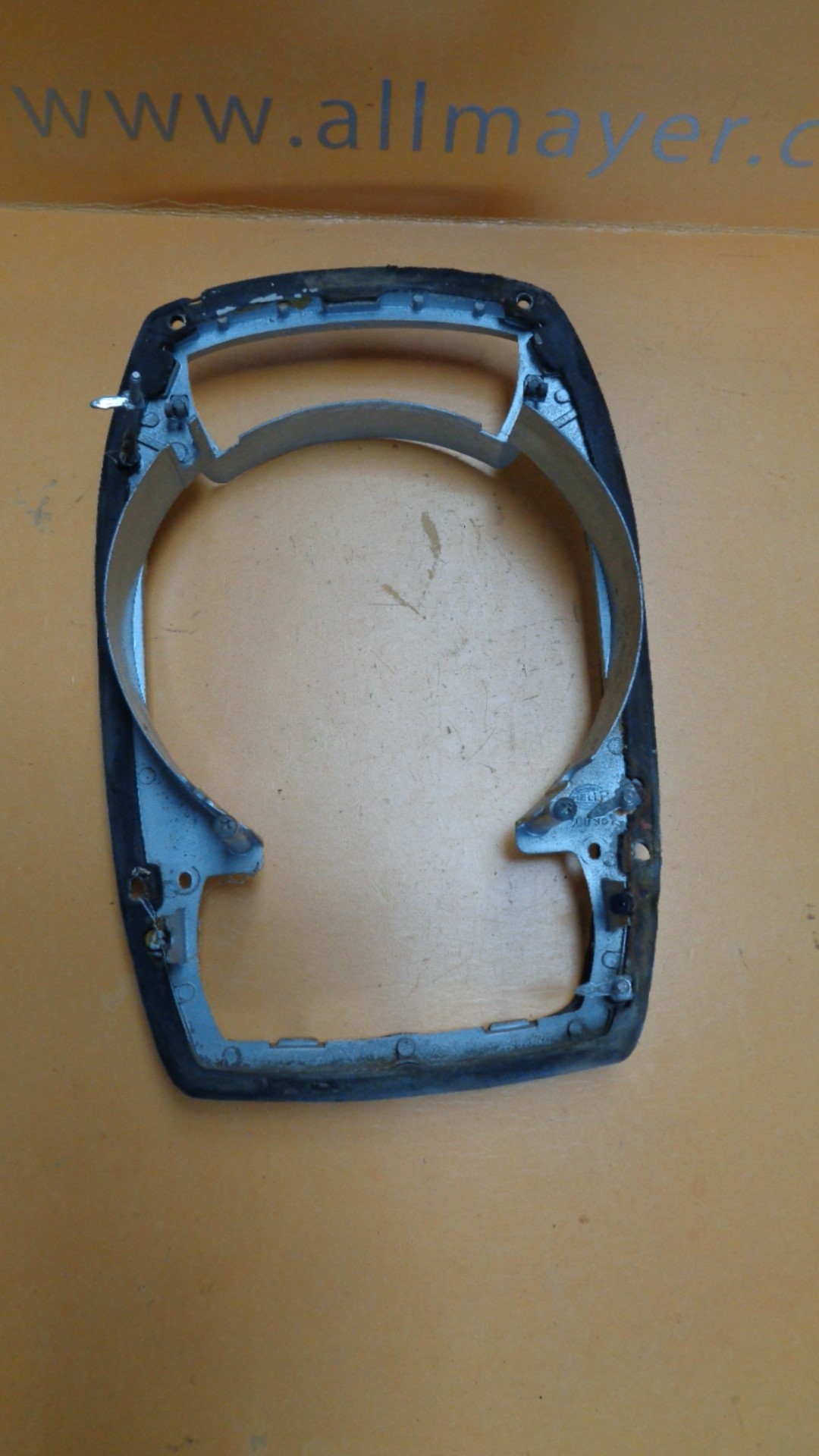 Scheinwerferrahmen für Mercedes W114, W115 – Bild 4