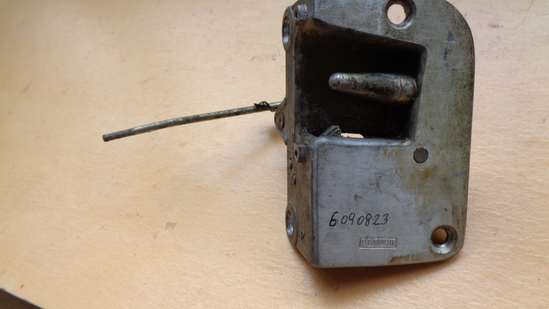 Türschloss vorne rechts für Mercedes W110, W111, W111 Coupe u. Cabrio – Bild 5