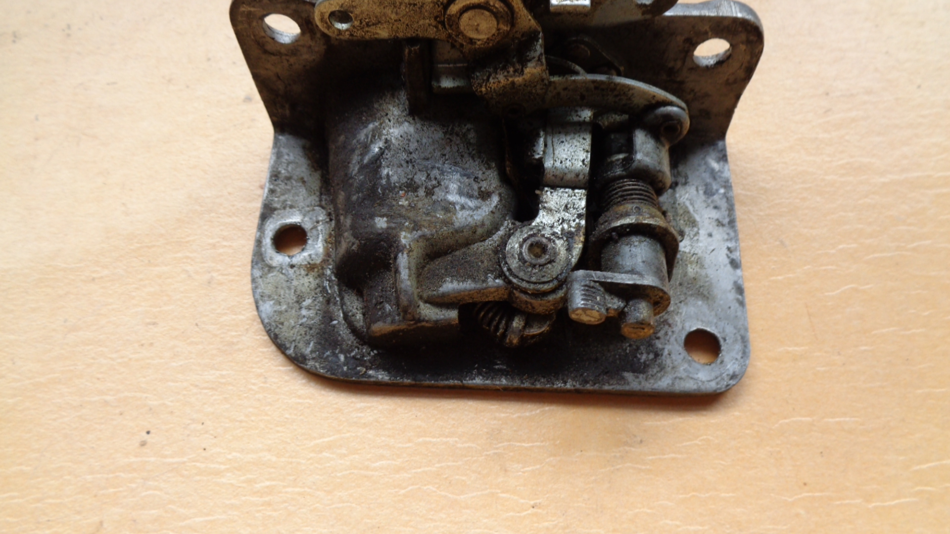 Türschloss vorne rechts für Mercedes W110, W111, W111 Coupe u. Cabrio – Bild 4