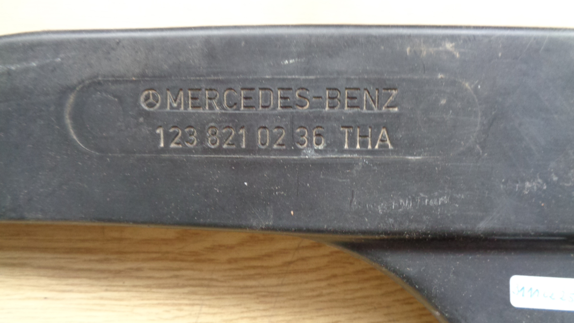 Abdeckung , Kabelkanal rechts für Mercedes W123 – Bild 2