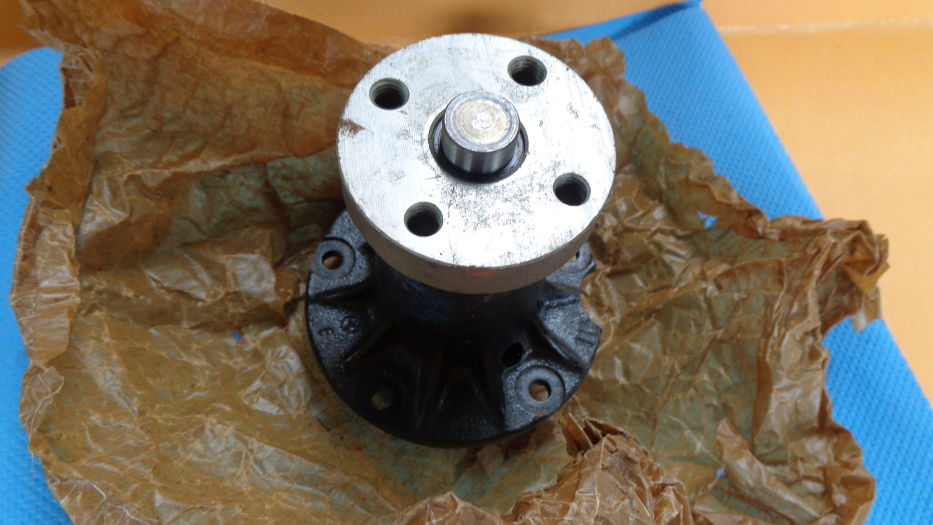 Wasserpumpe orig. für Mercedes W123 von 1976 – 1985 – Bild 5