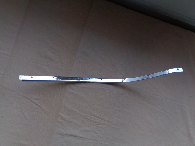 Befestigungsschiene links im Fußraum für Seitenverkleidung Mercedes W111 Coupe/Cabrio – Bild 2