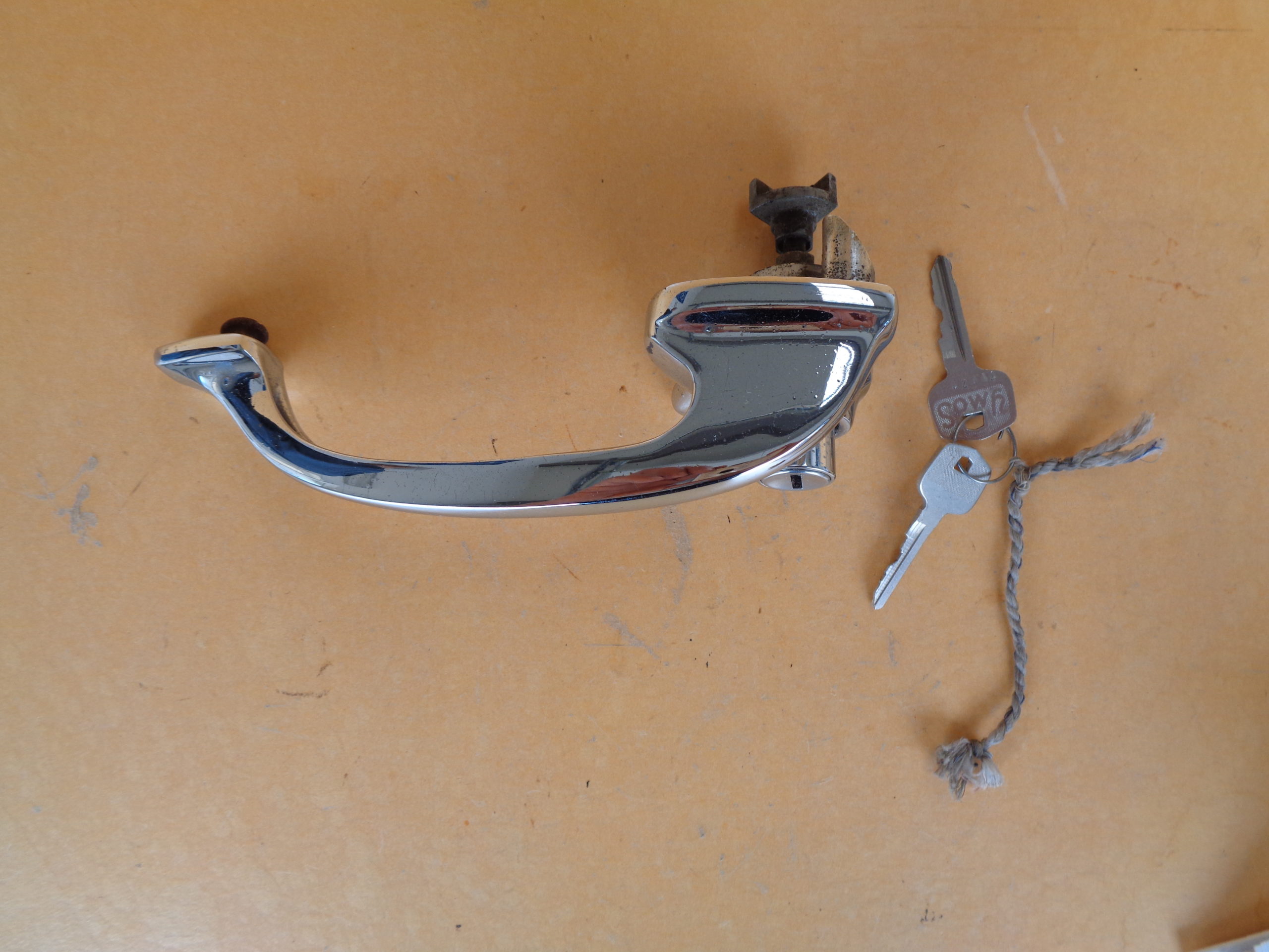 Türgriff links verschließbar mit Schlüssel für Mercedes Ponton W120, W121, W180, 220 S – Bild 2