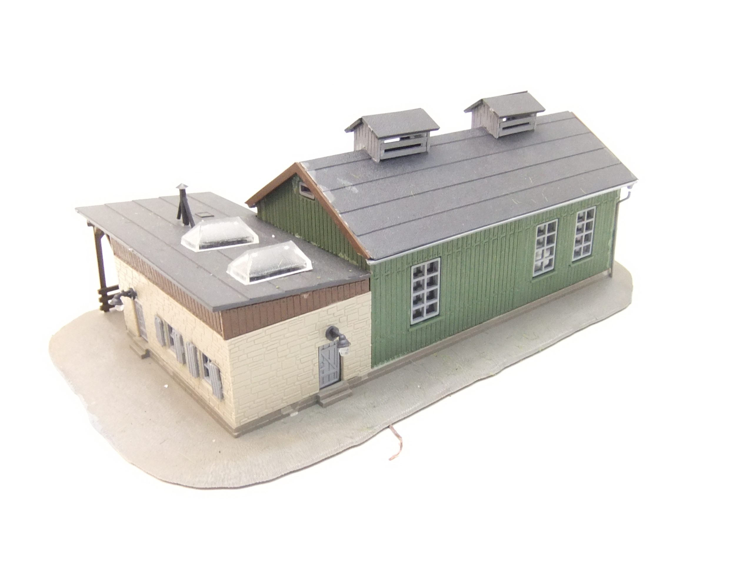 Auhagen 13286 TT Lokschuppen einständig – Bild 2