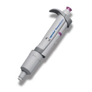 Eppendorf Pipette Research® plus Einkanal, variabel, 0,5 – 5 mL, lila, inkl. epT.I.P.S.®-Probenbeutel, #3123000071